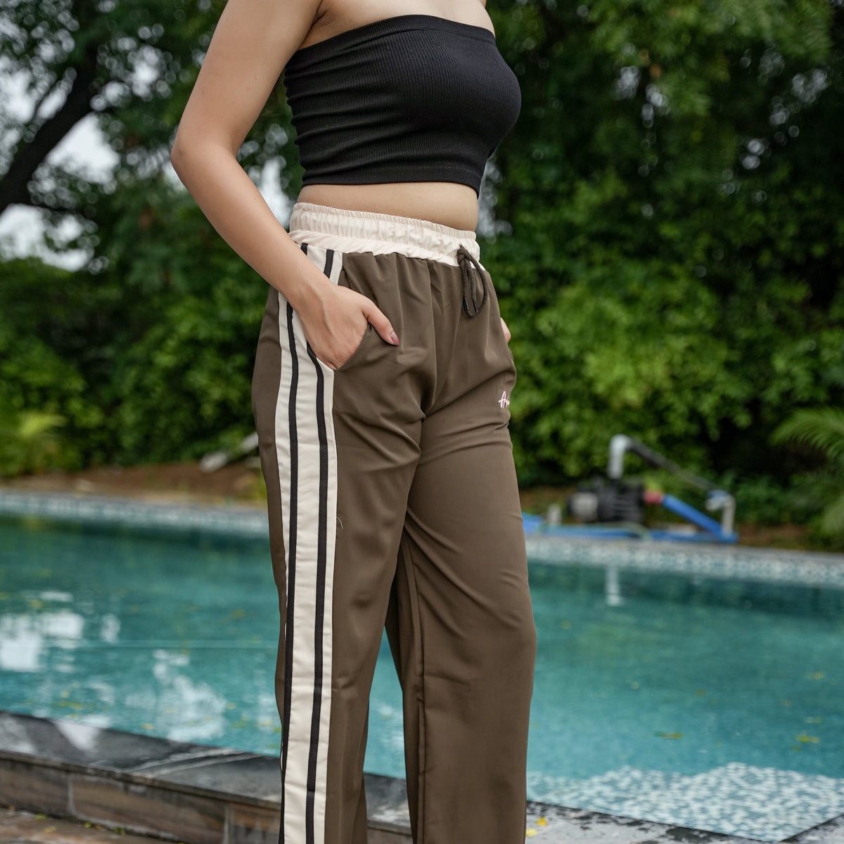 Women’s Striped Pyjamas – Sporty Bottoms in Multiple Colors (Olive, Salmon) - image 3