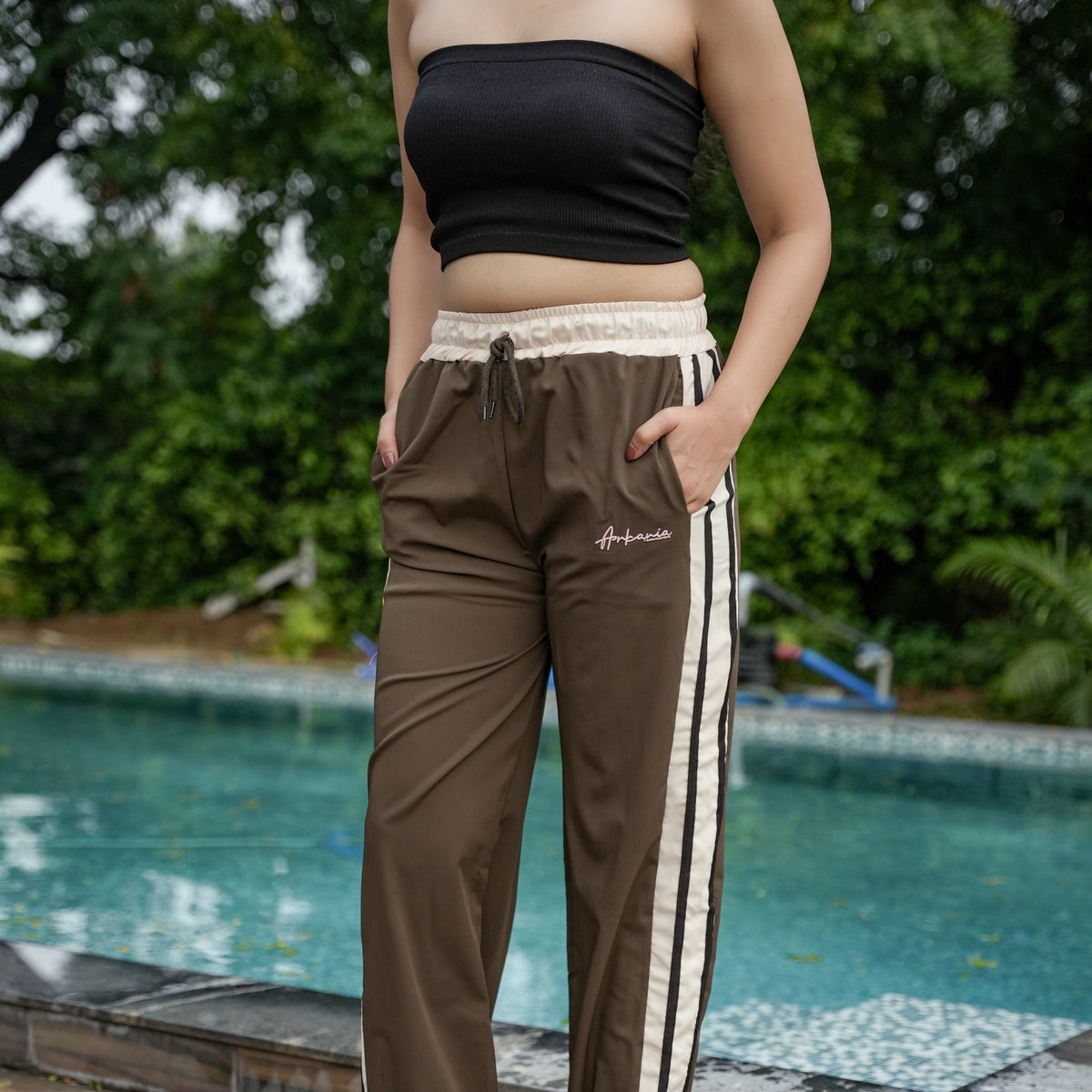 Women’s Striped Pyjamas – Sporty Bottoms in Multiple Colors (Olive, Salmon) - image 1