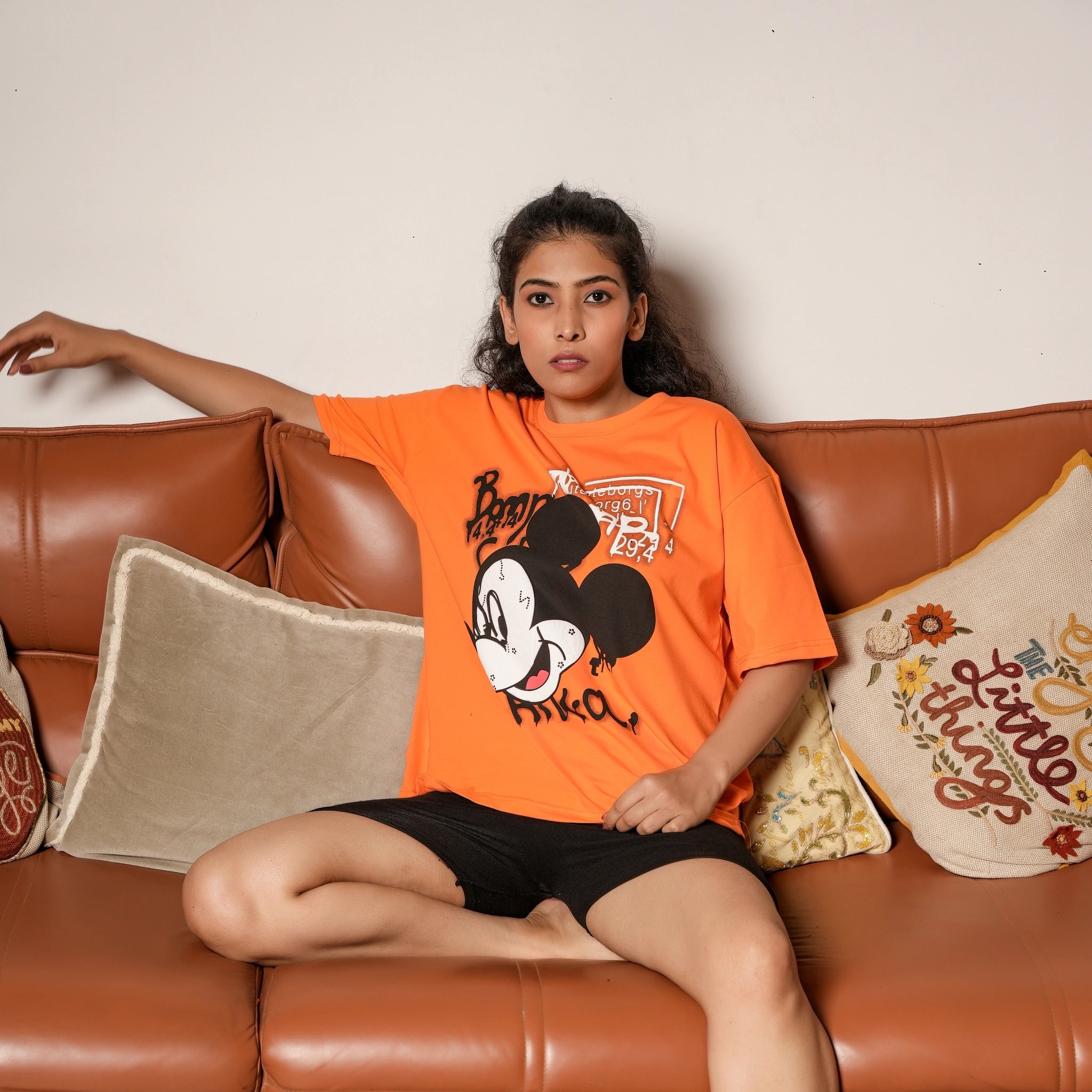 Women's Oversized T-Shirt – Winking Mickey Graphic Print
