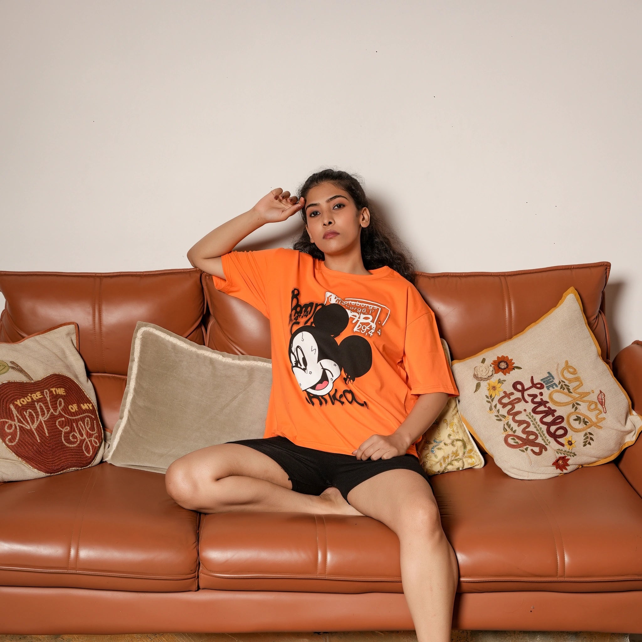 Women's Oversized T-Shirt – Winking Mickey Graphic Print