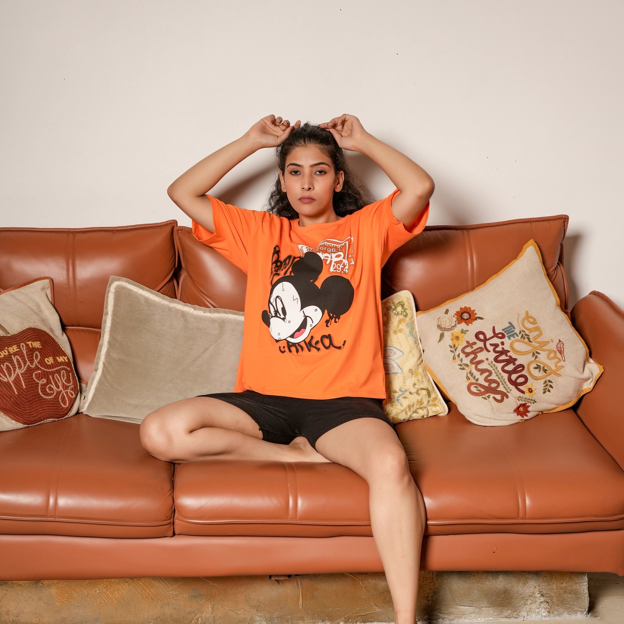 Women's Oversized T-Shirt – Winking Mickey Graphic Print