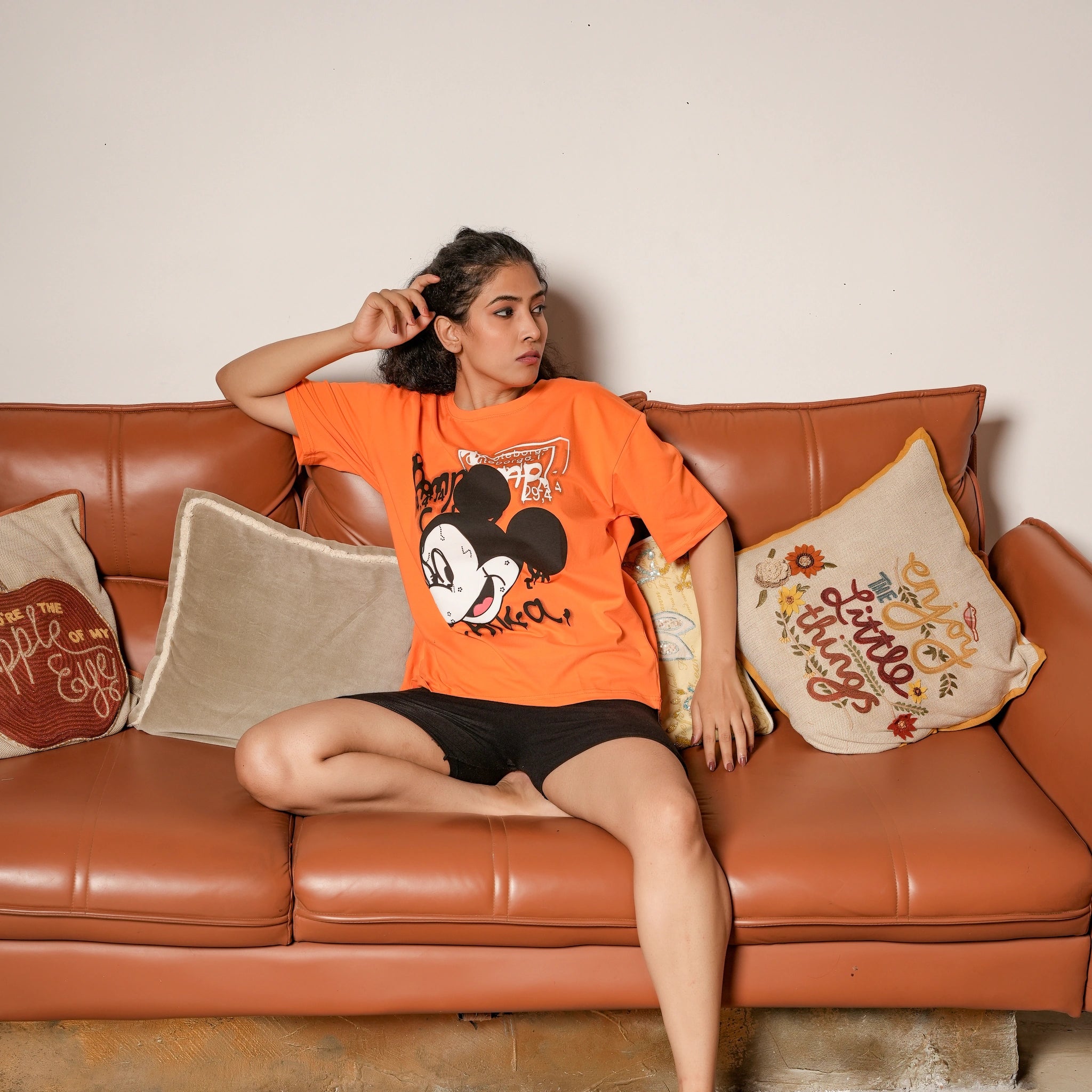 Women's Oversized T-Shirt – Winking Mickey Graphic Print