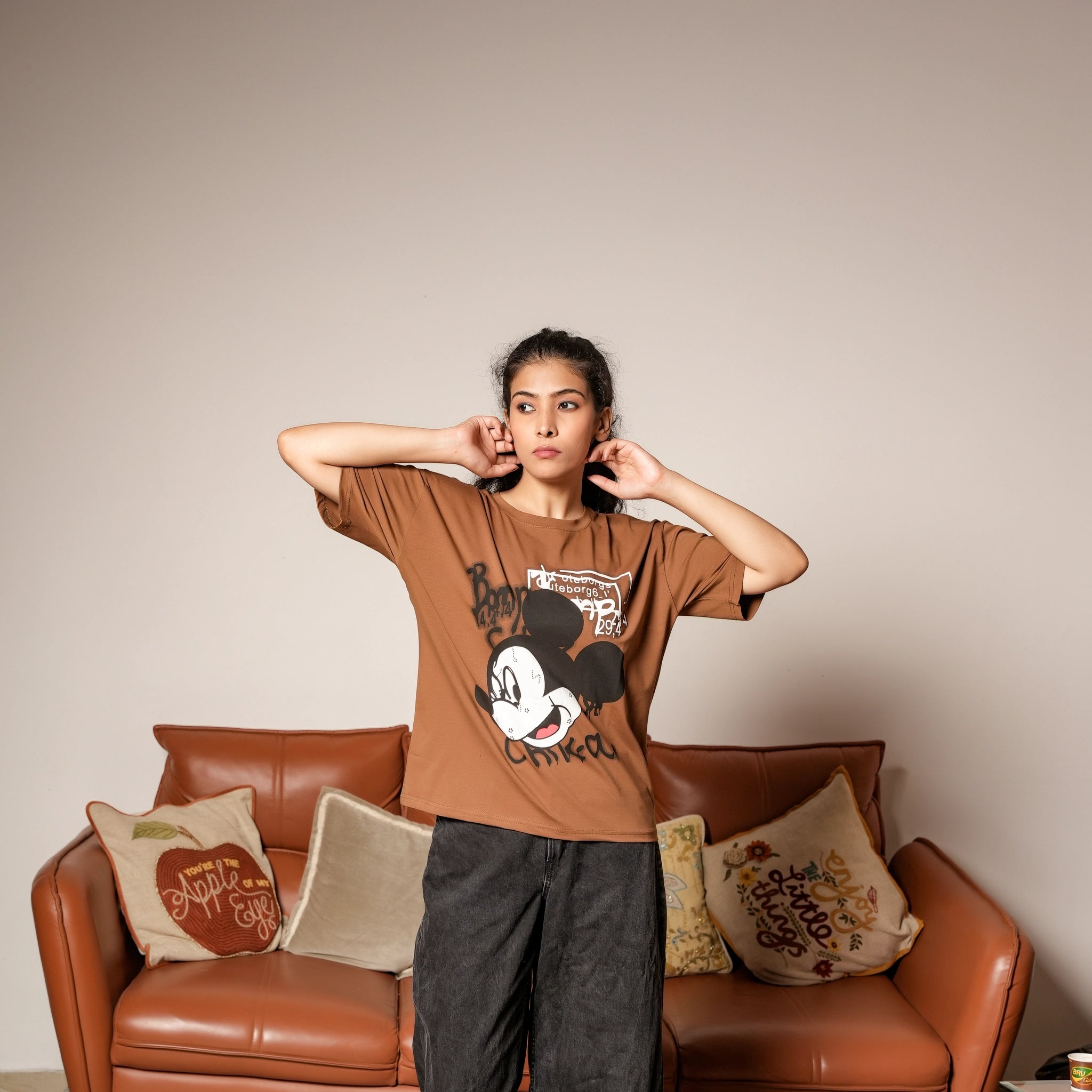 Women's Oversized T-Shirt – Winking Mickey Graphic Print