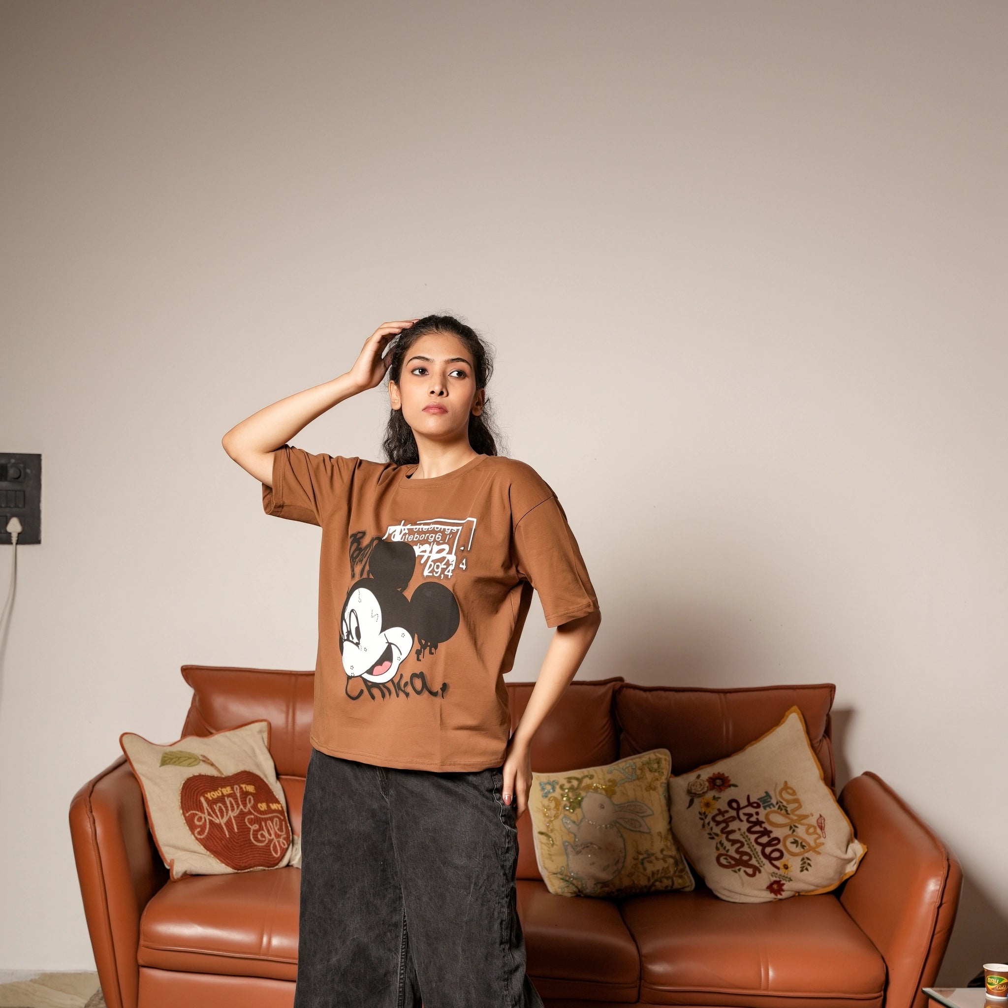 Women's Oversized T-Shirt – Winking Mickey Graphic Print