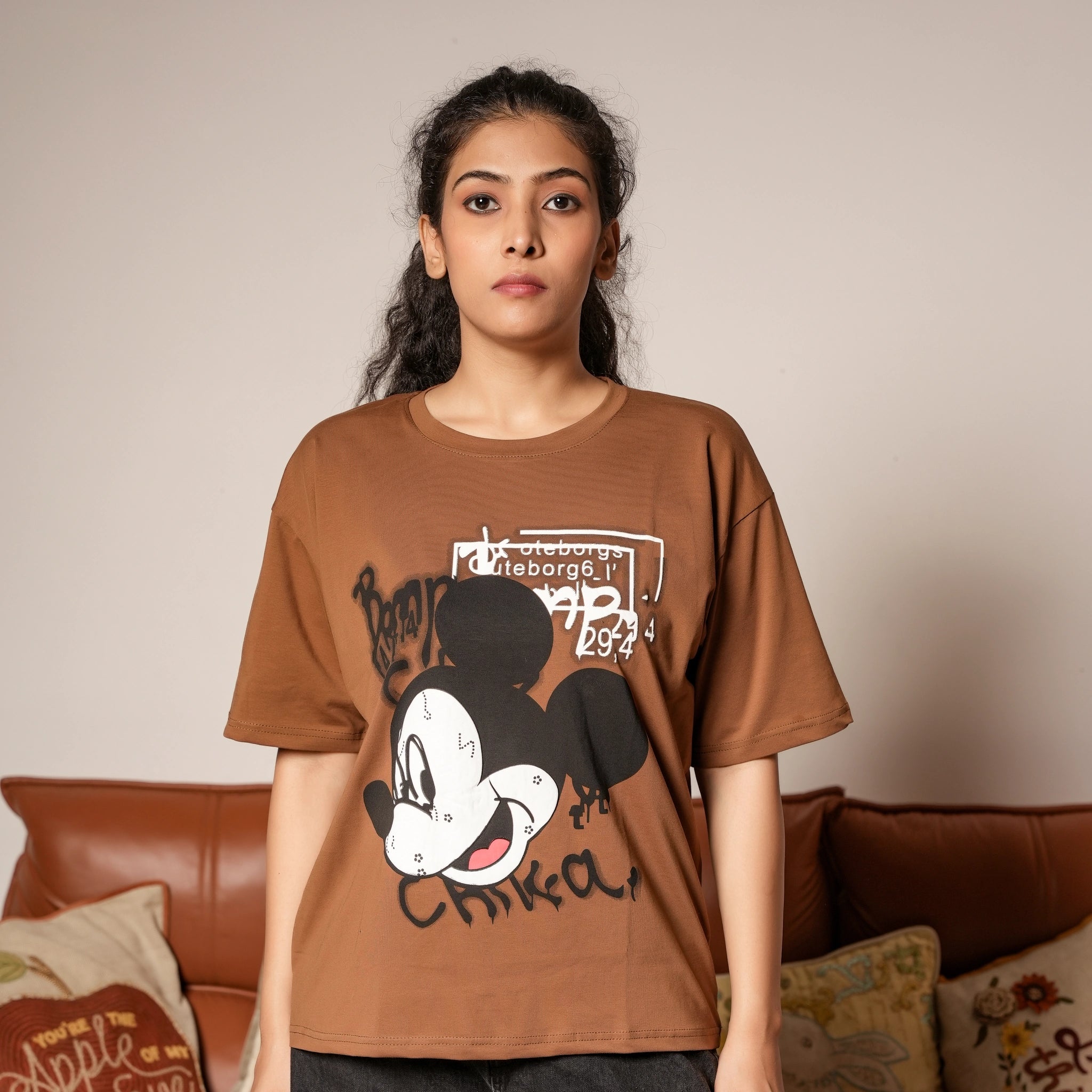 Women's Oversized T-Shirt – Winking Mickey Graphic Print