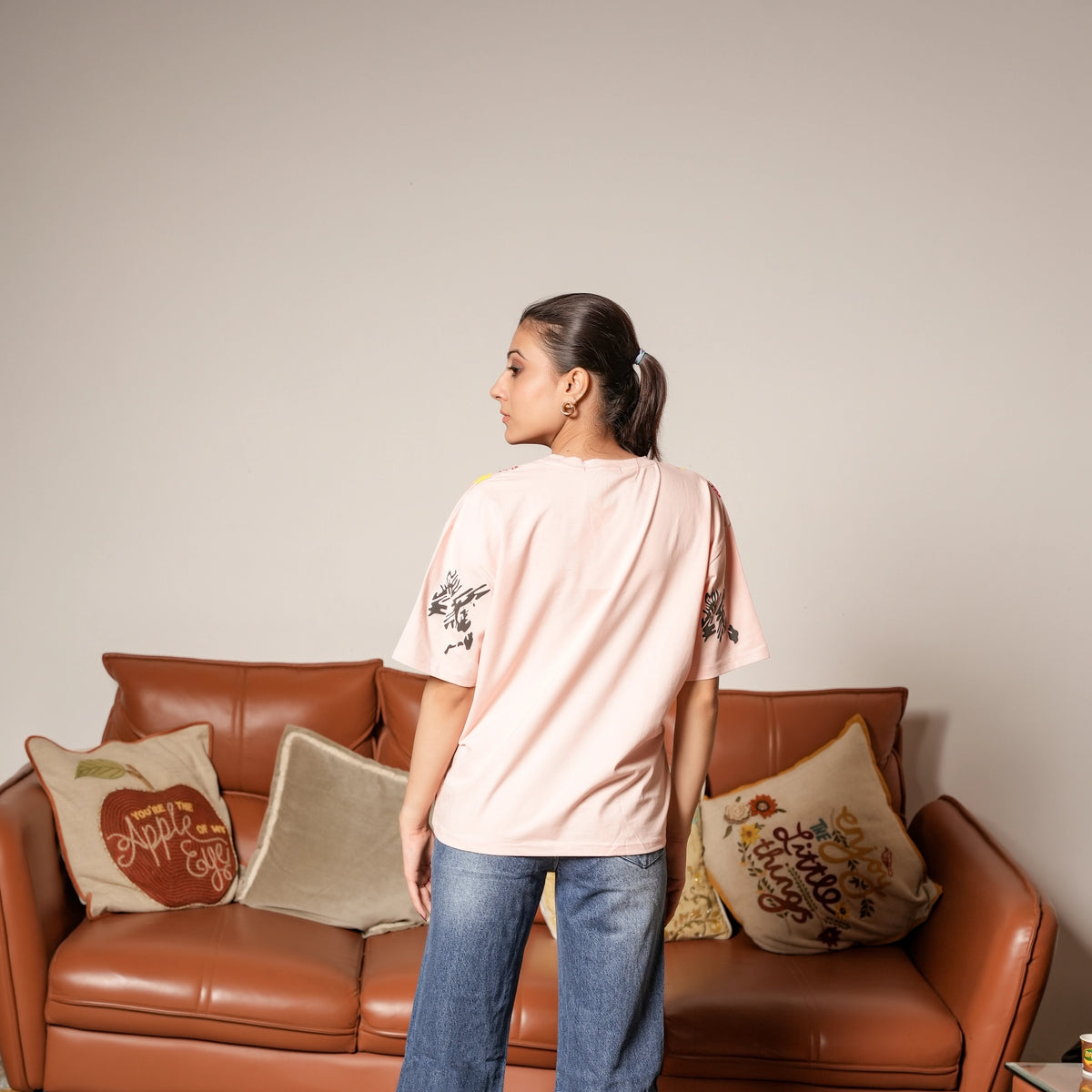Women's Oversized T-Shirt – Mickey Mouse Graphic Print - image 3