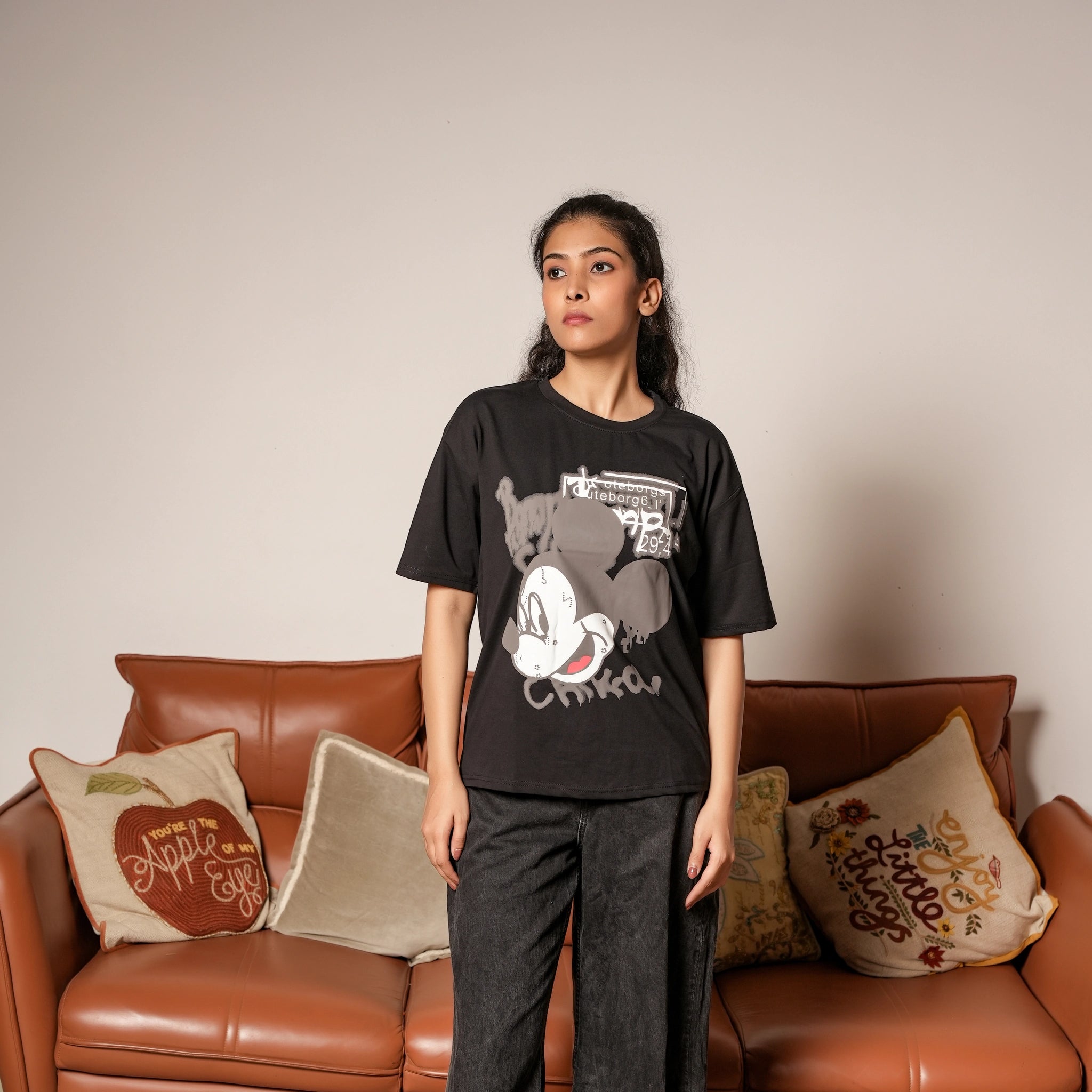 Women's Oversized T-Shirt – Winking Mickey Graphic Print
