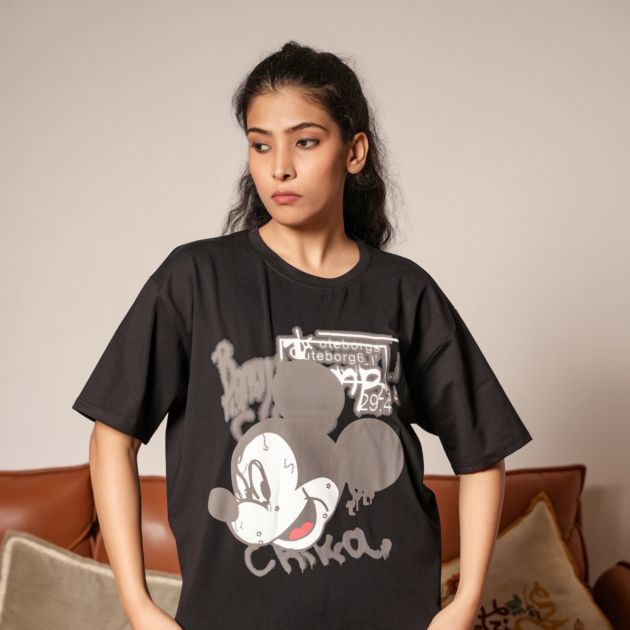 Women's Oversized T-Shirt – Winking Mickey Graphic Print