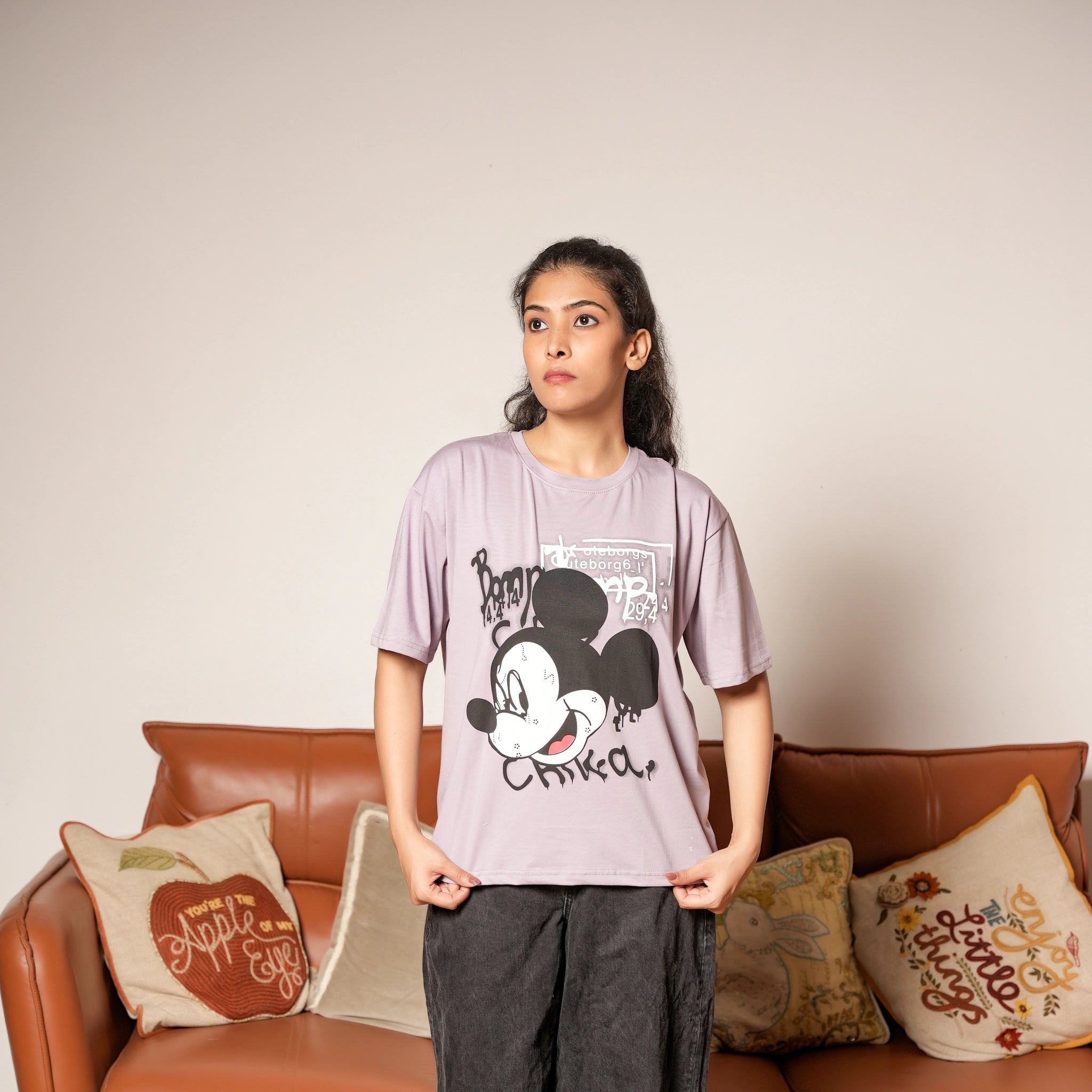Women's Oversized T-Shirt – Winking Mickey Graphic Print