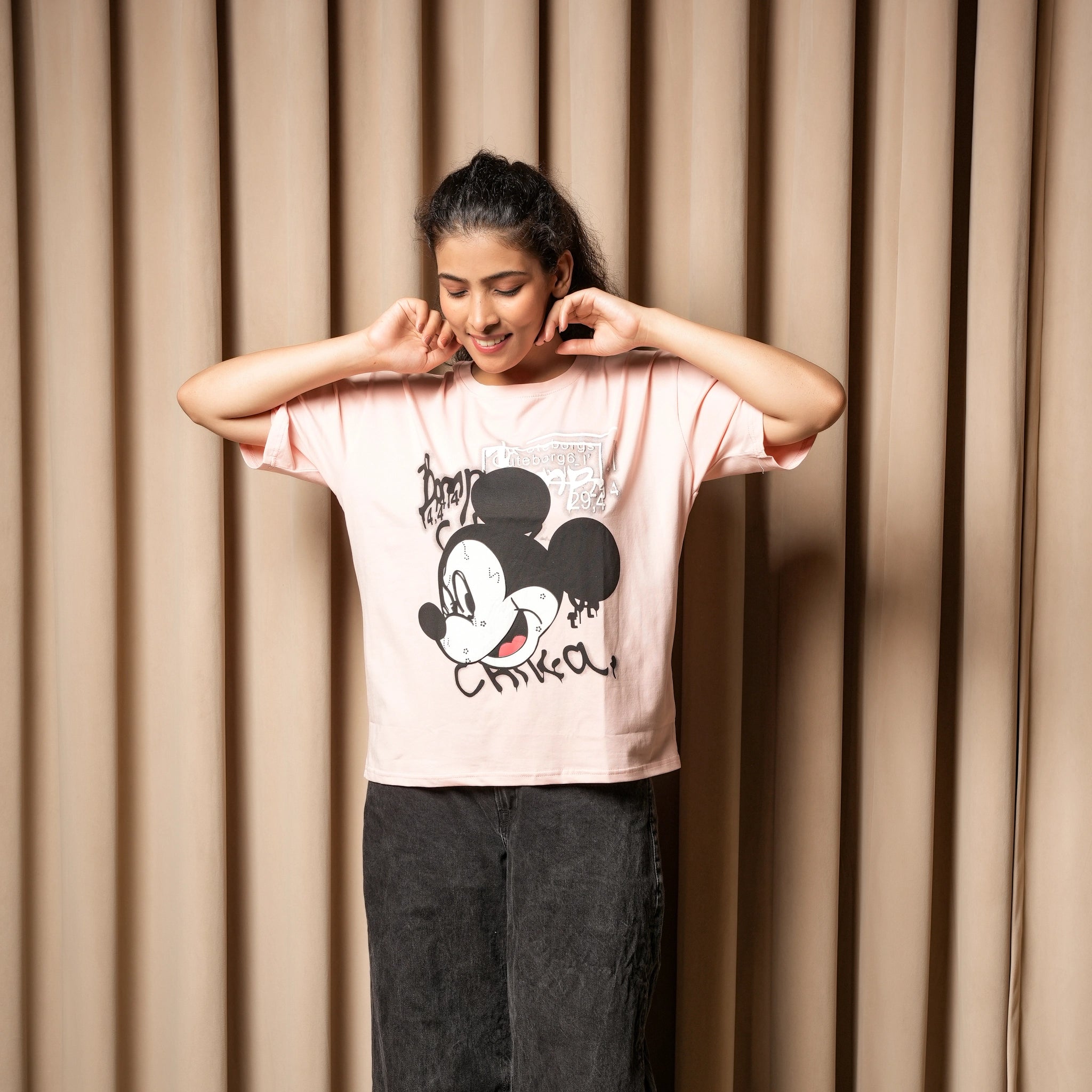 Women's Oversized T-Shirt – Winking Mickey Graphic Print
