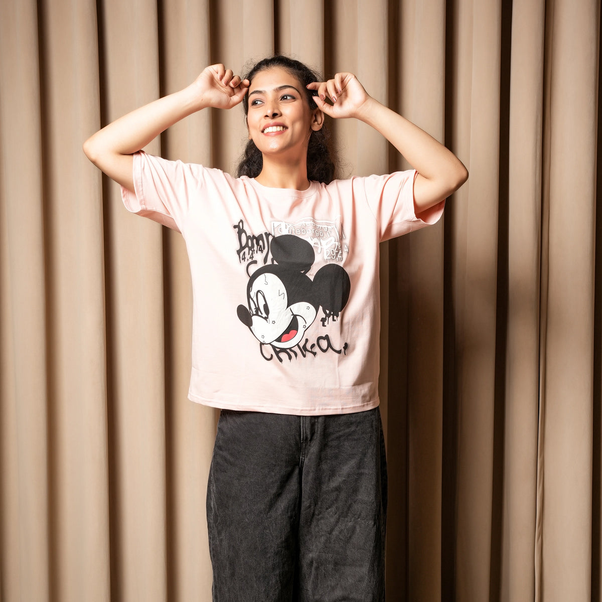 Women's Oversized T-Shirt – Winking Mickey Graphic Print - image 1