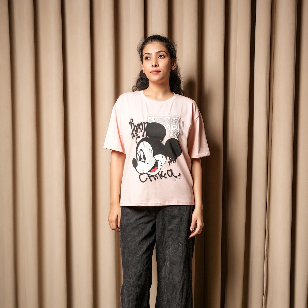 Women's Oversized T-Shirt – Winking Mickey Graphic Print - image 2