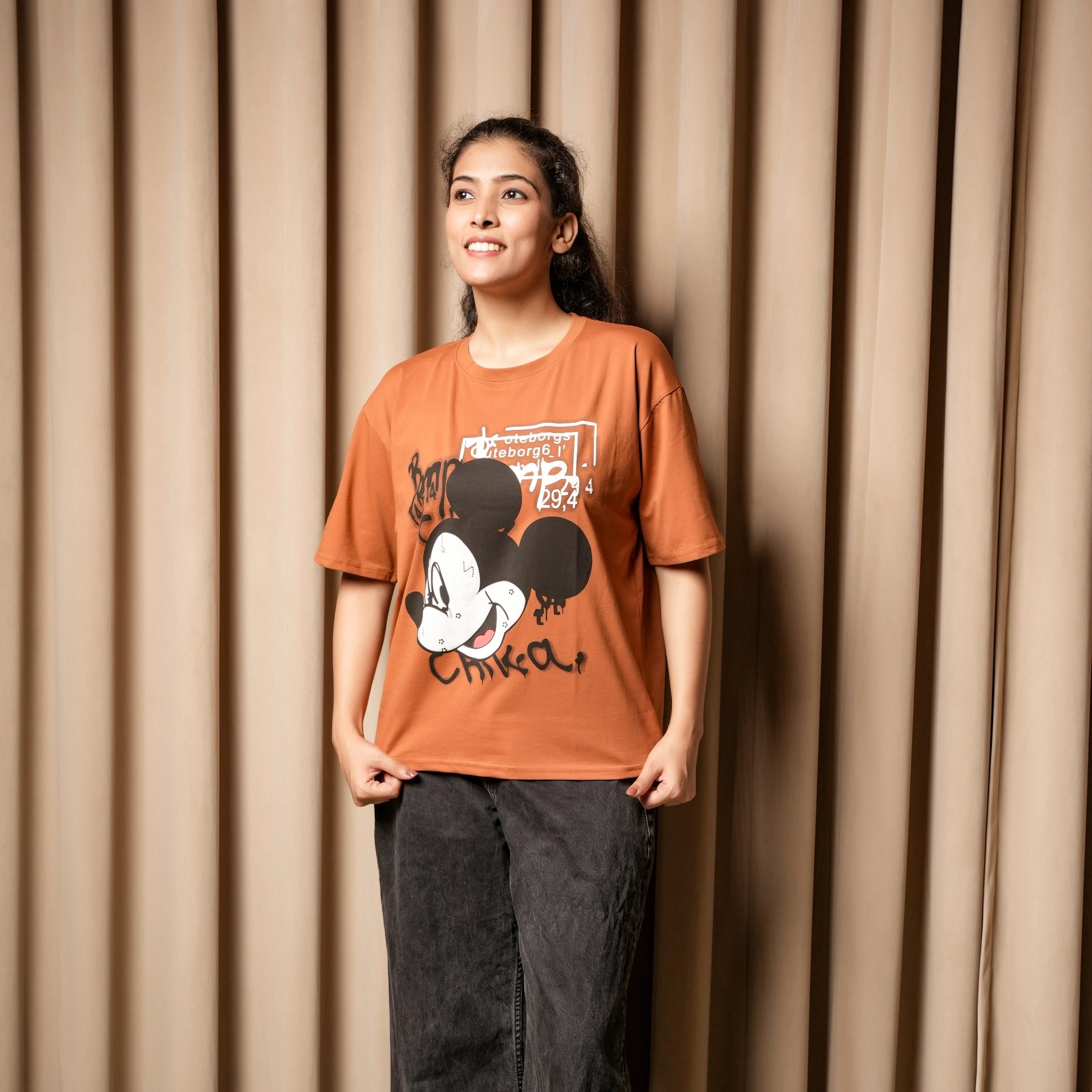 Women's Oversized T-Shirt – Winking Mickey Graphic Print