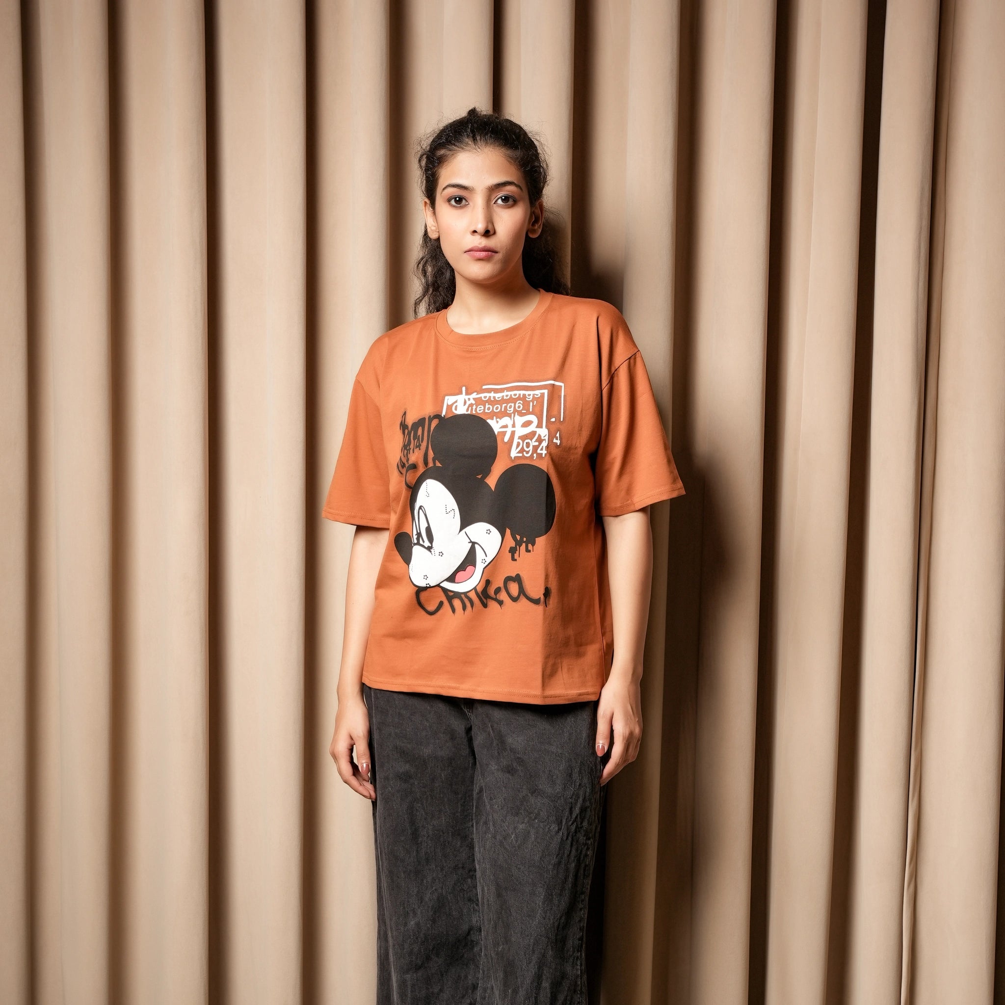 Women's Oversized T-Shirt – Winking Mickey Graphic Print