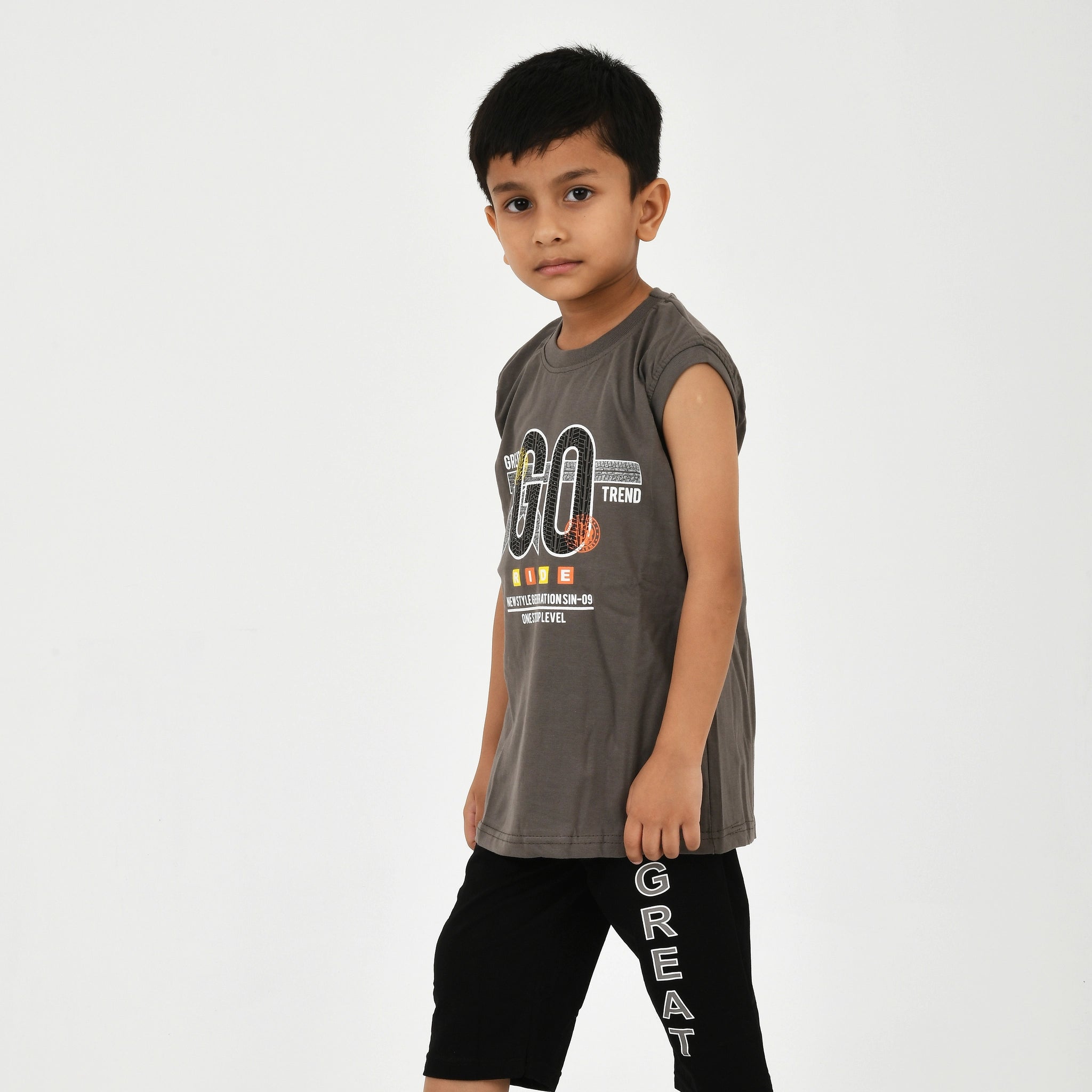 Cut Sleeve T-Shirt with Capri Set for Boys – Perfect for Playtime
